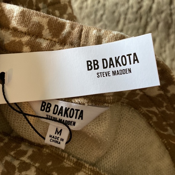 BB DAKOTA Steve Madden I Want it Cat Way Joggers in Camel - Picture 5 of 6